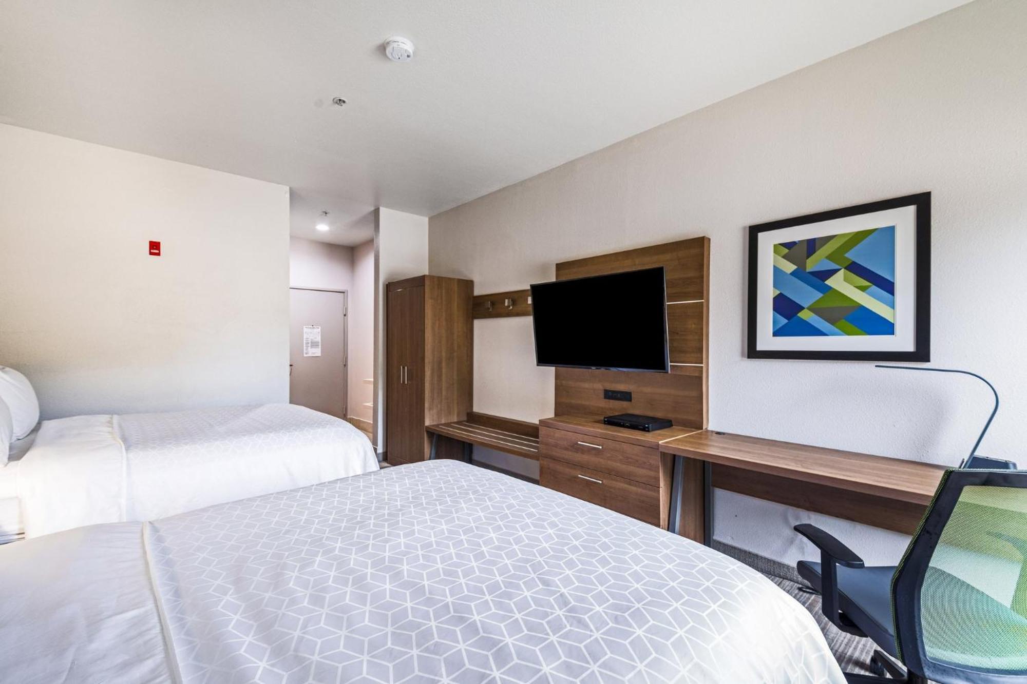 Holiday Express & By Ihg 2*